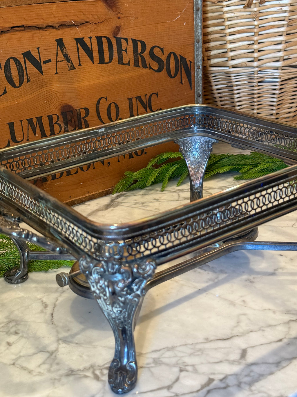 Grand Silver Chafing Stand & Riser