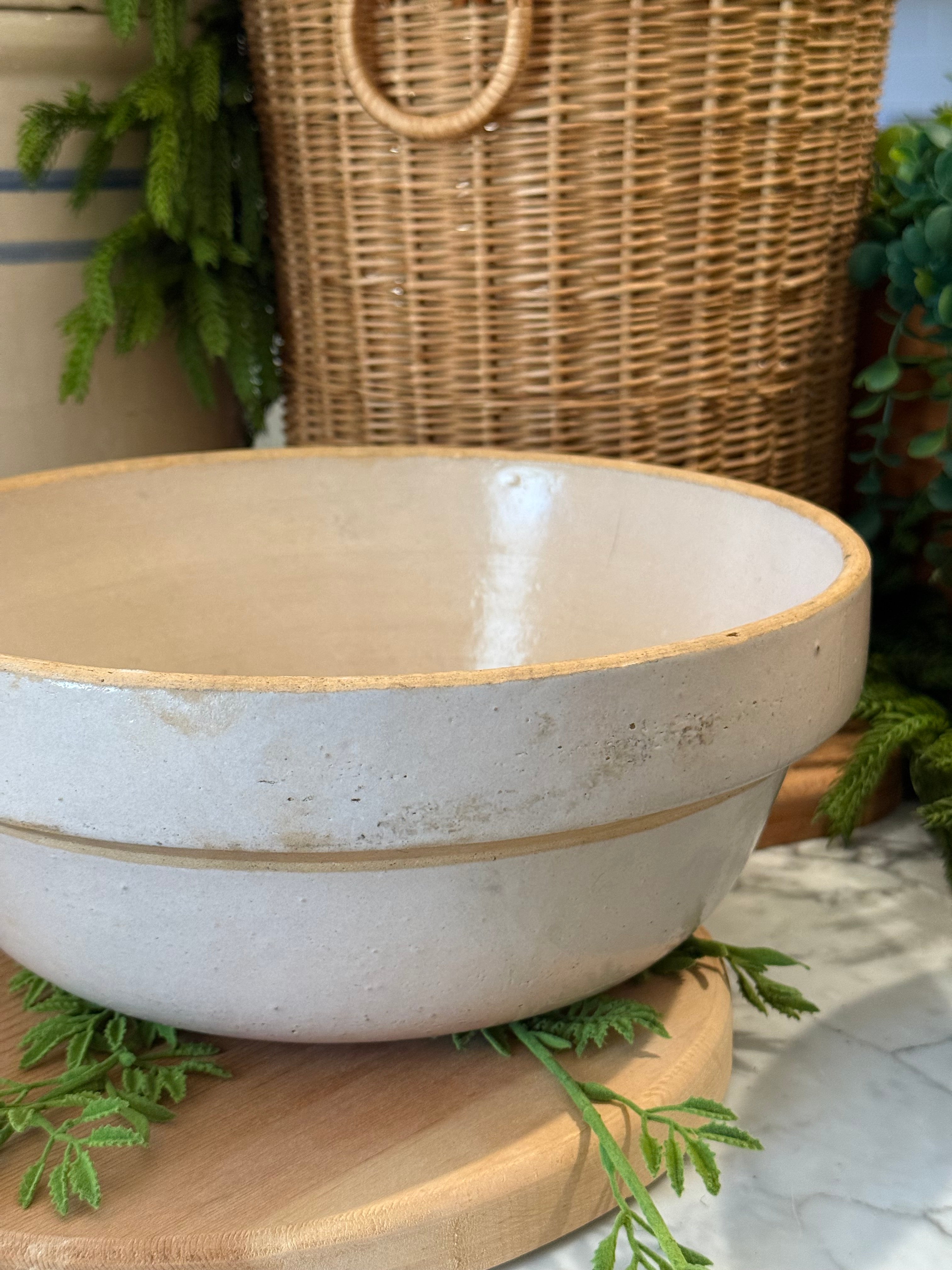 Antique Cream Dough Shoulder Bowl - 11.75"
