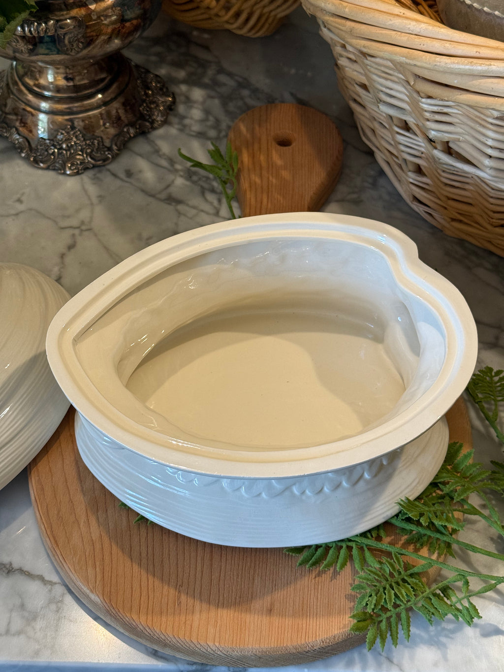 Ceramic White Clam Shell Soup Tureen