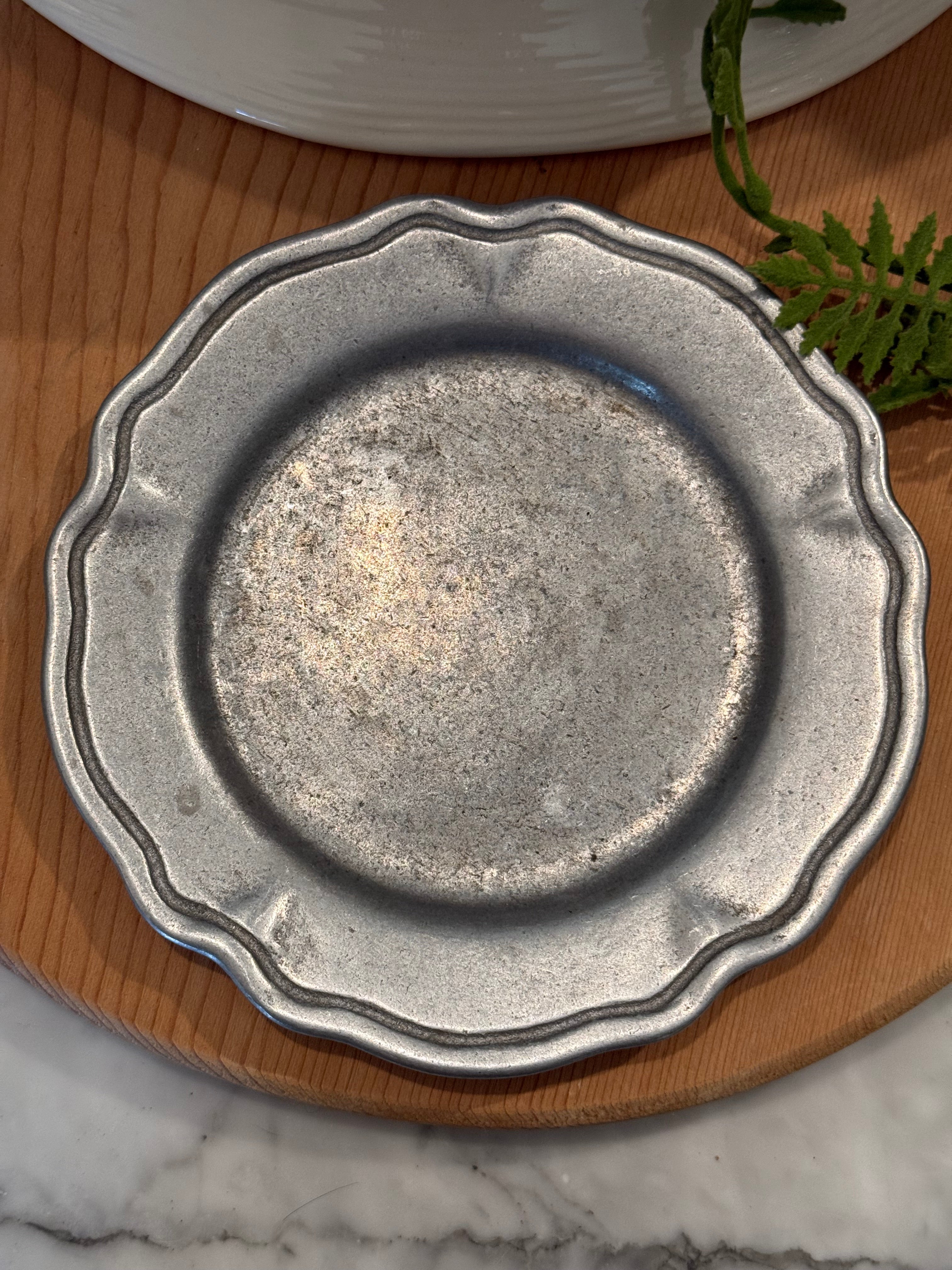 Oneida Cambridge Colonial Pewter Scalloped Side Plate