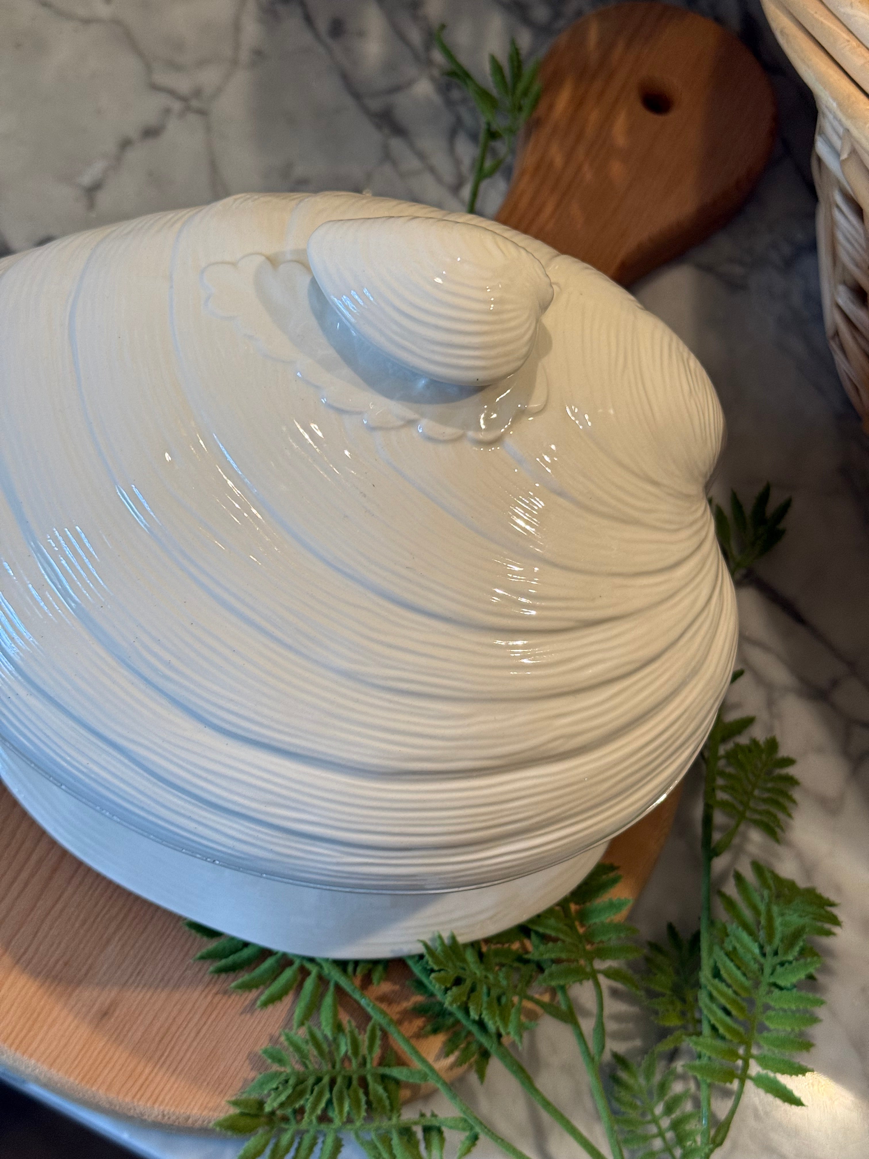 Ceramic White Clam Shell Soup Tureen