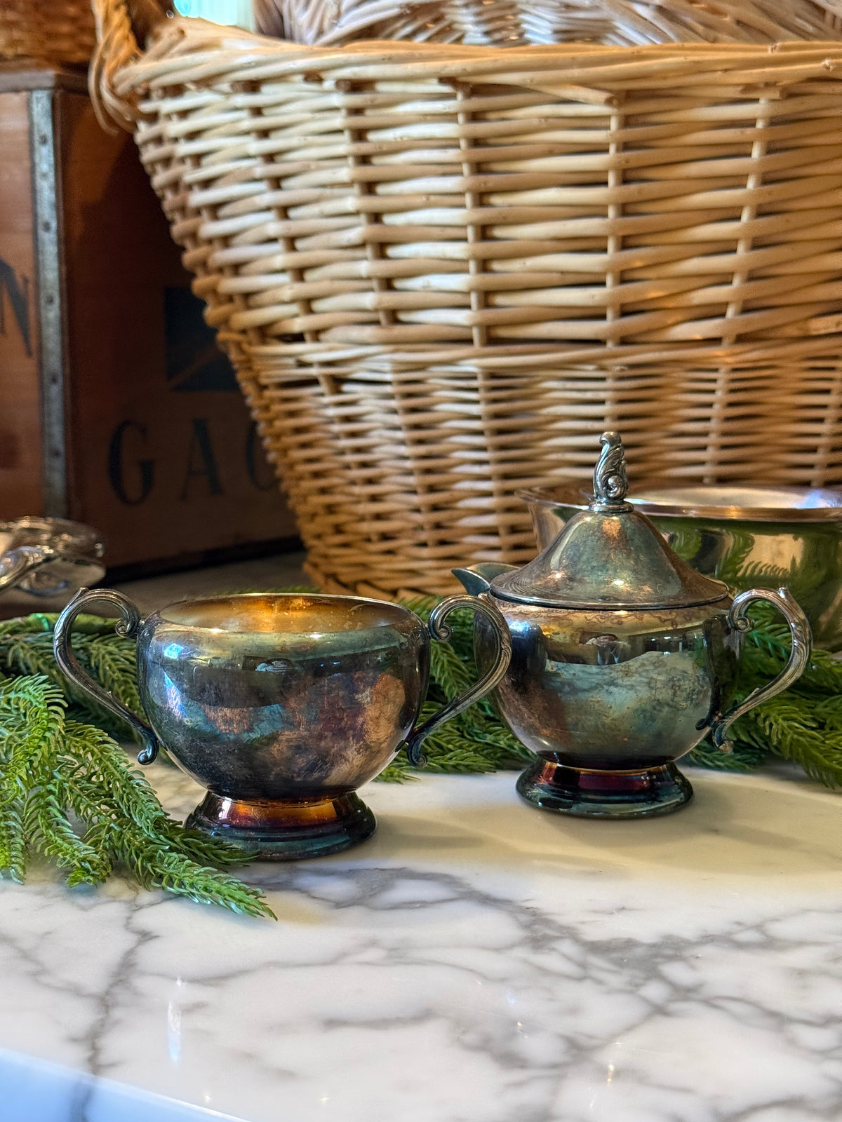 Vintage Oneida Covered Sugar & Creamer Set
