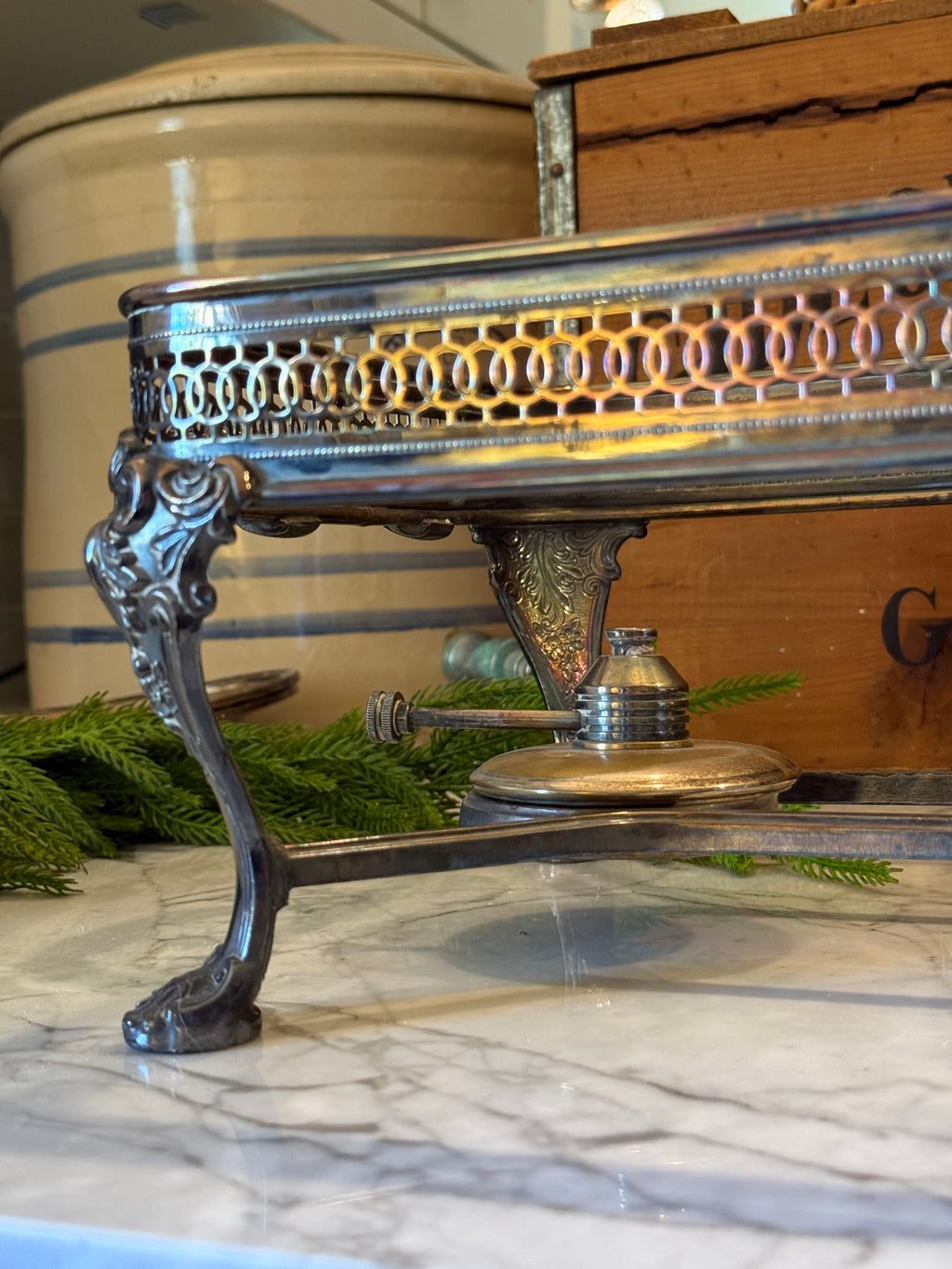 Grand Silver Chafing Stand & Riser