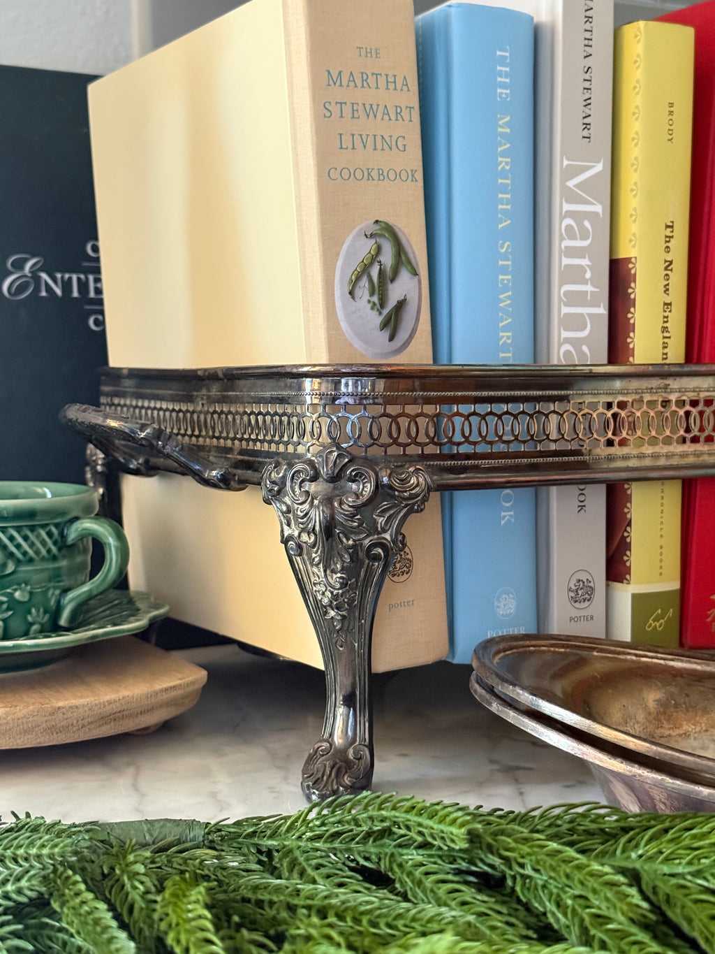 Grand Silver Chafing Stand & Riser