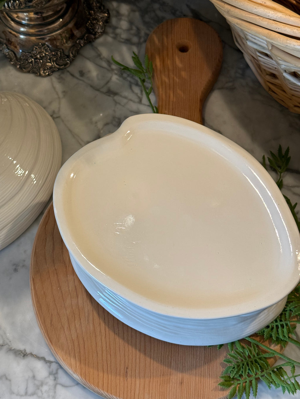 Ceramic White Clam Shell Soup Tureen