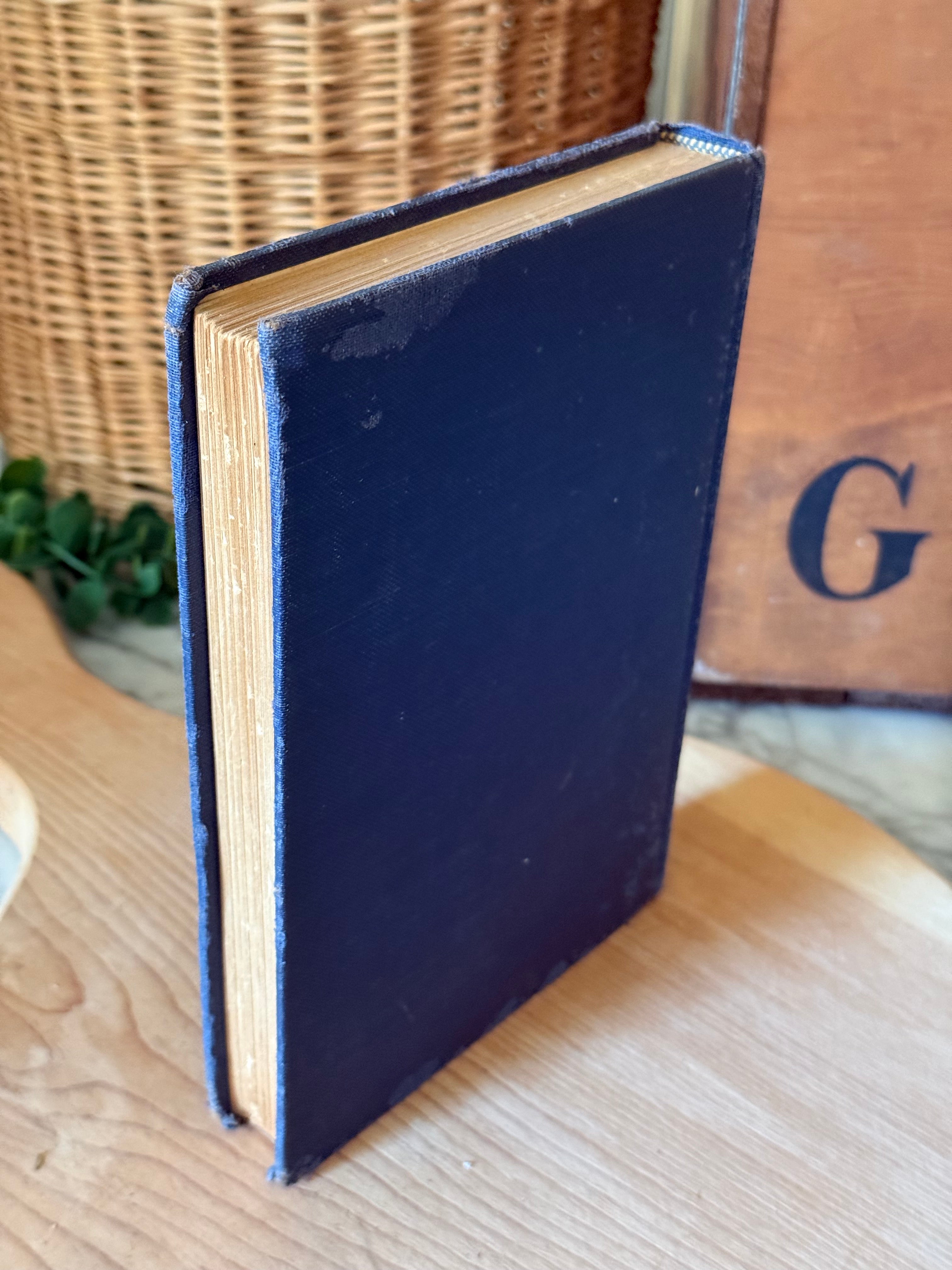 1948 The Bishop's Mantle Vintage Hardcover