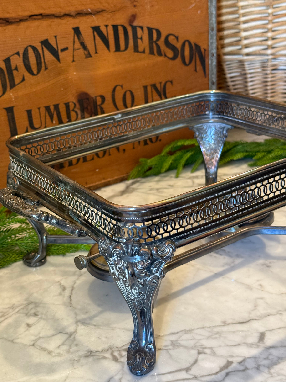 Grand Silver Chafing Stand & Riser