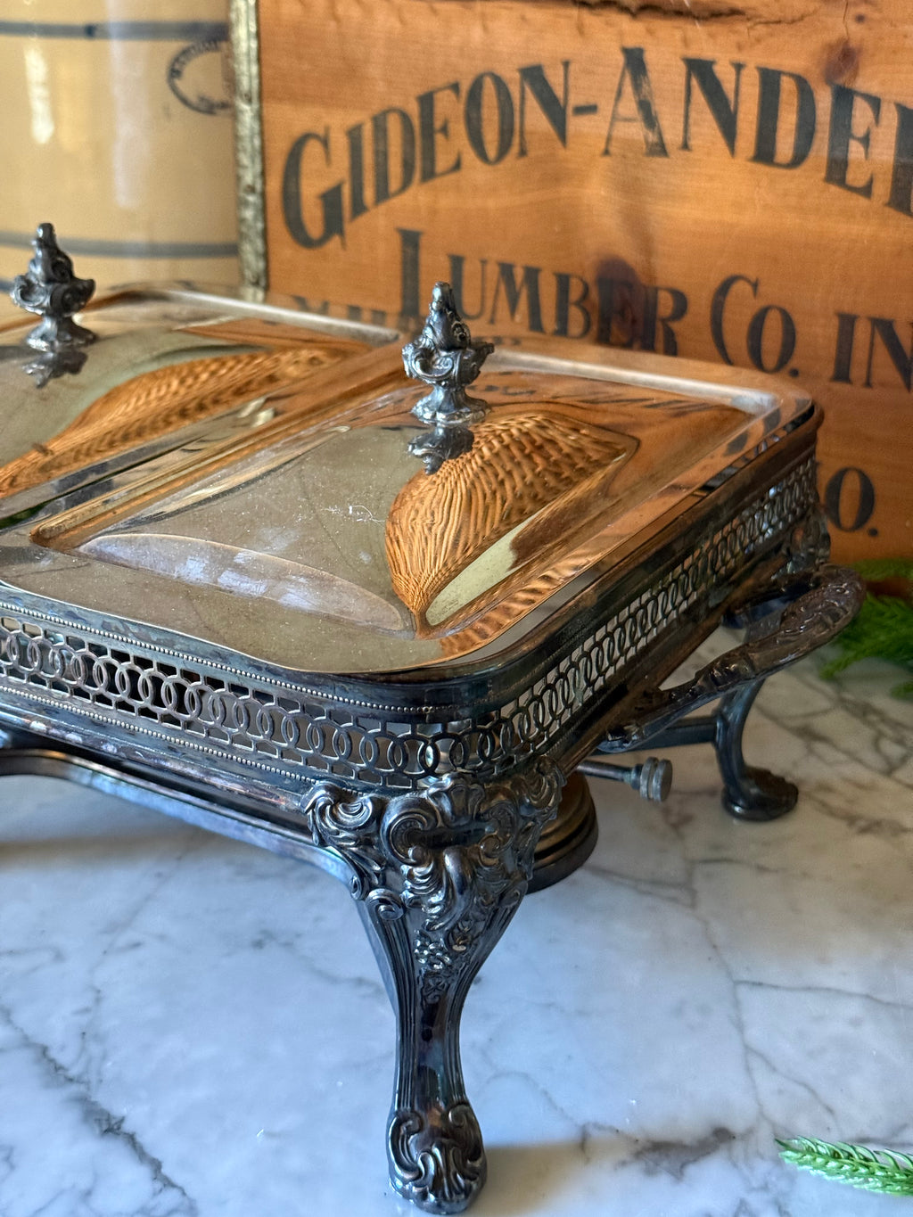 Grand Silver Chafing Stand & Riser