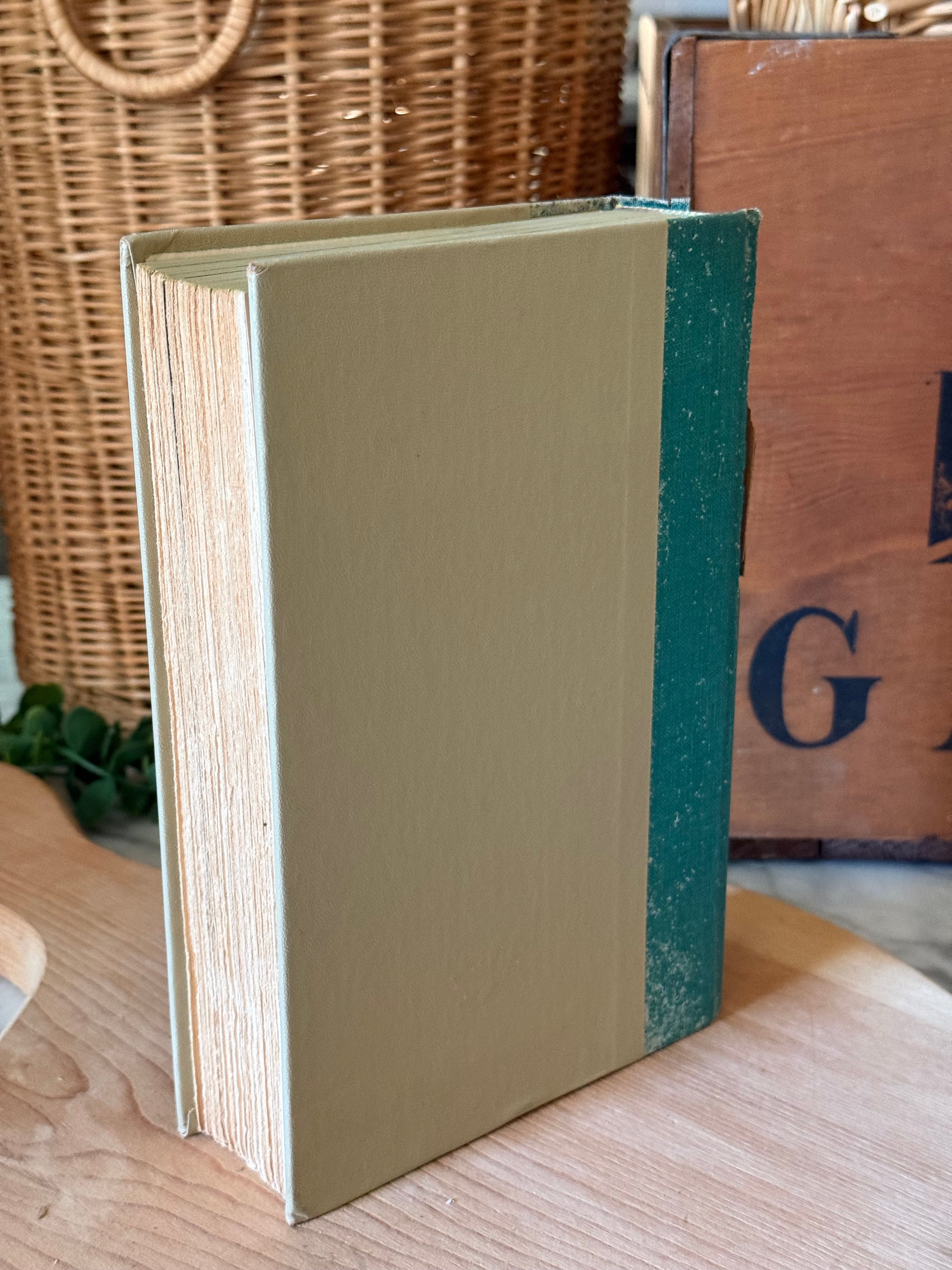 Vintage 1957 Taylor's Garden Guide Hardcover
