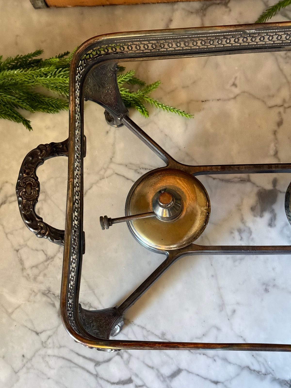Grand Silver Chafing Stand & Riser