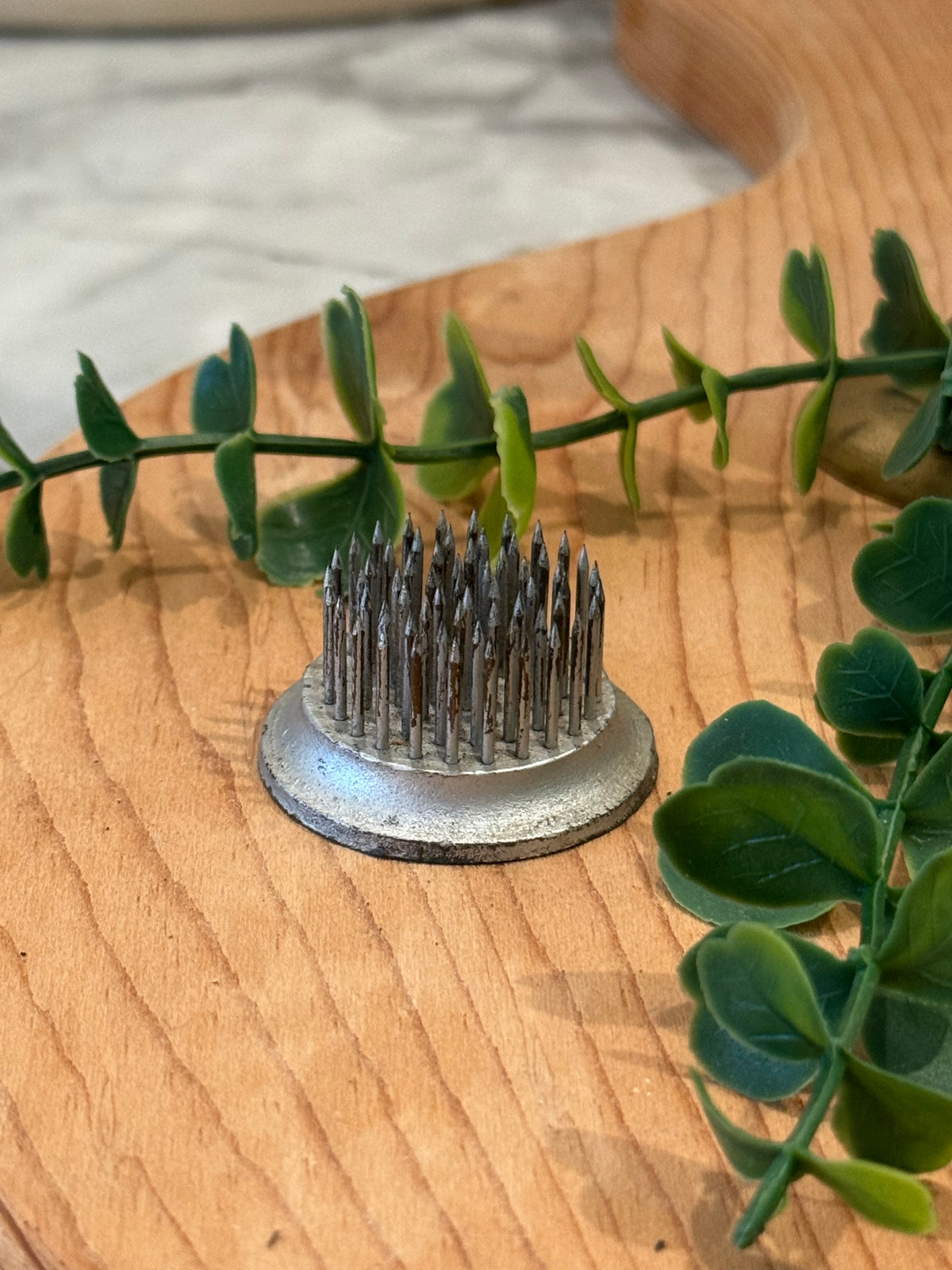 Petite Vintage Hairpin Flower Frog