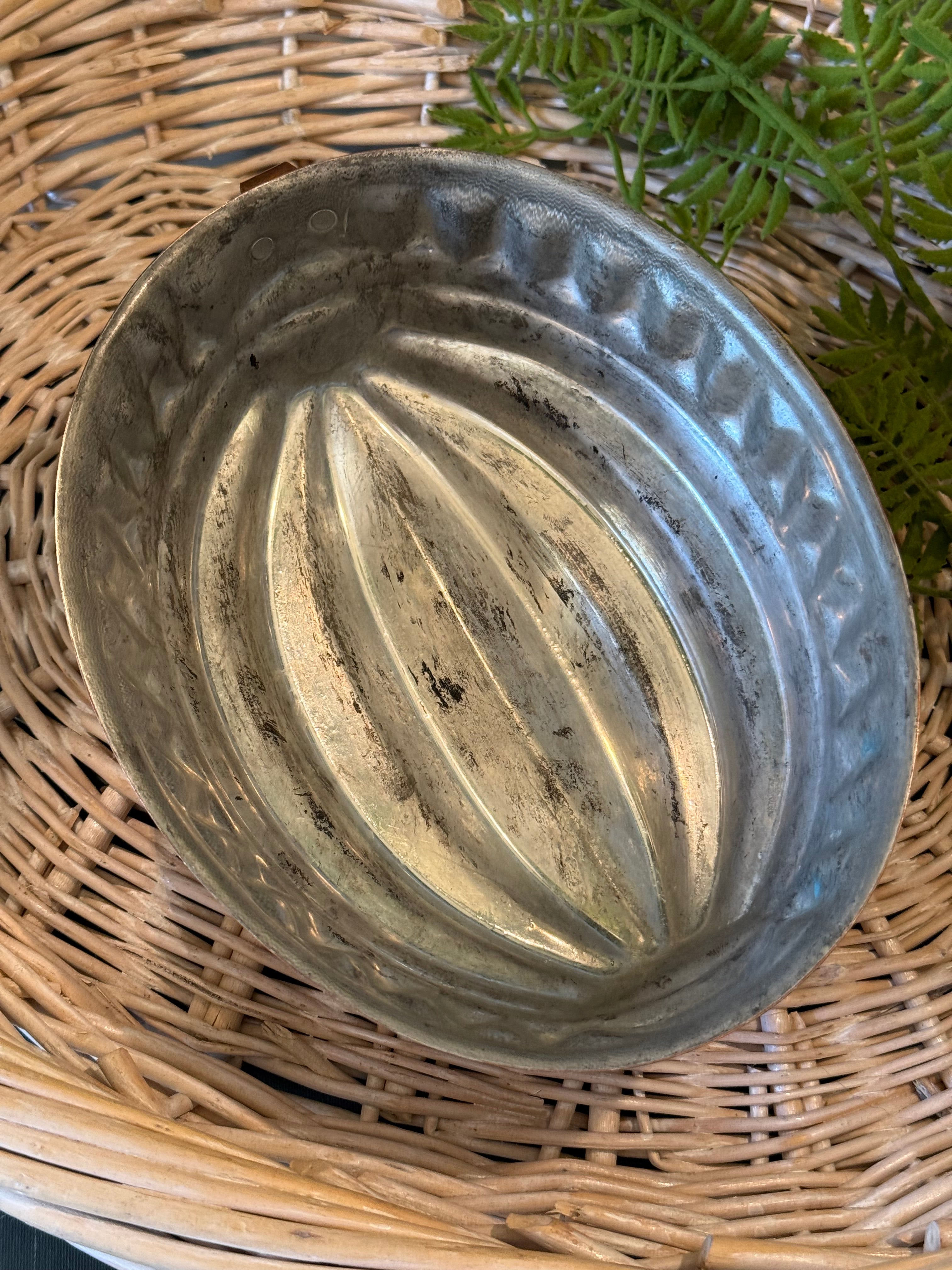 Vintage Wagner Copper Cake Jelly Mold - German Tin Lined Spiral Bundt Pan