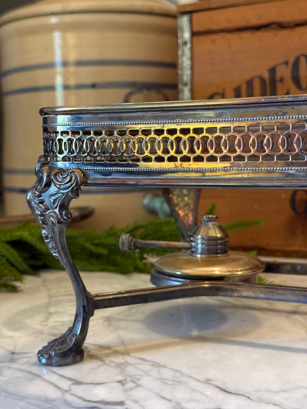 Grand Silver Chafing Stand & Riser