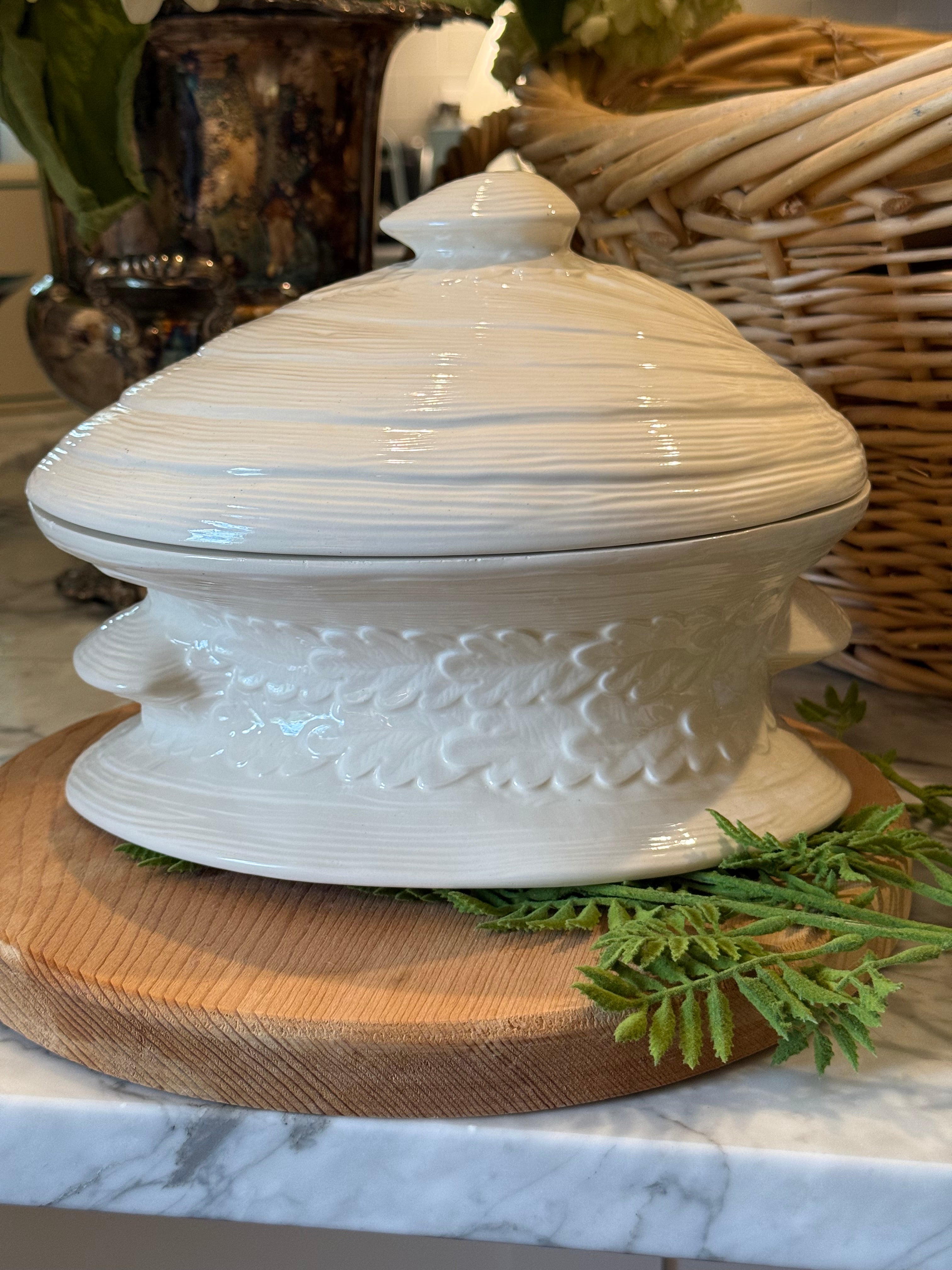 Ceramic White Clam Shell Soup Tureen