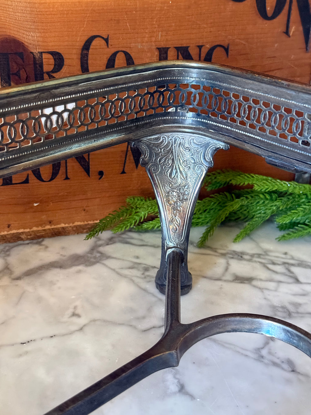 Grand Silver Chafing Stand & Riser