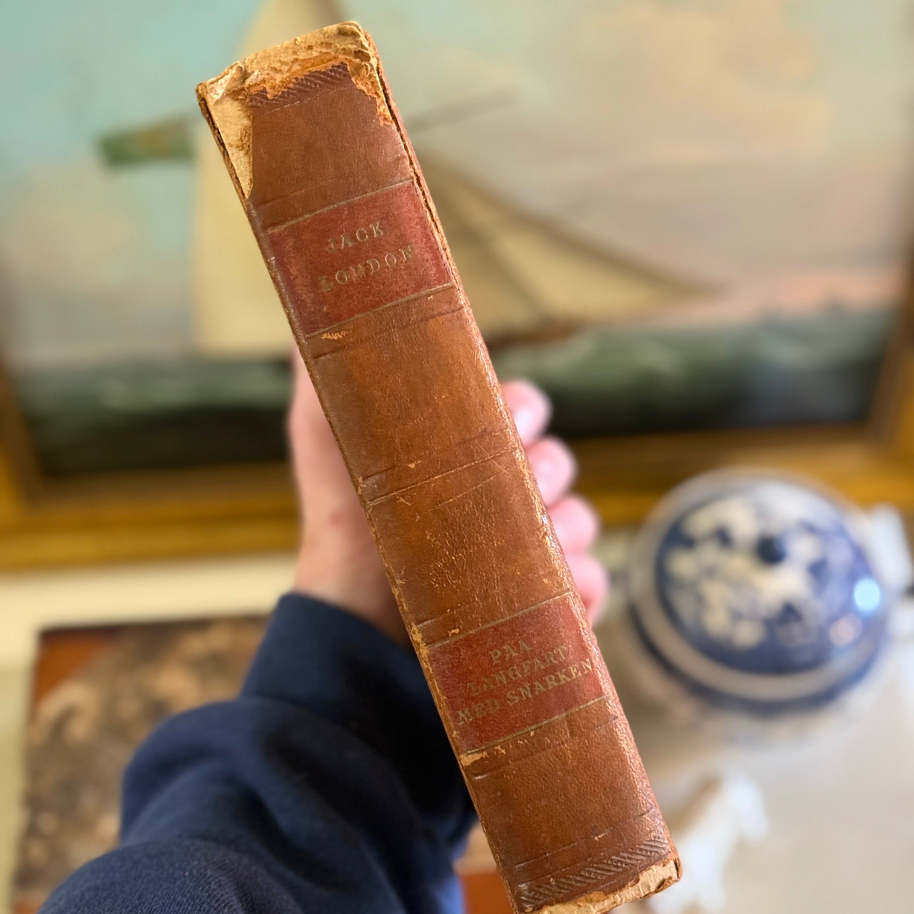 A hand holding one of the Danish Jack London books to show size and scale.