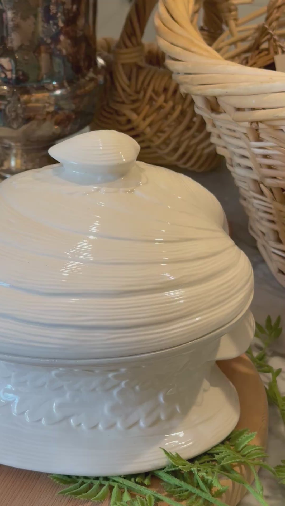 Ceramic White Clam Shell Soup Tureen